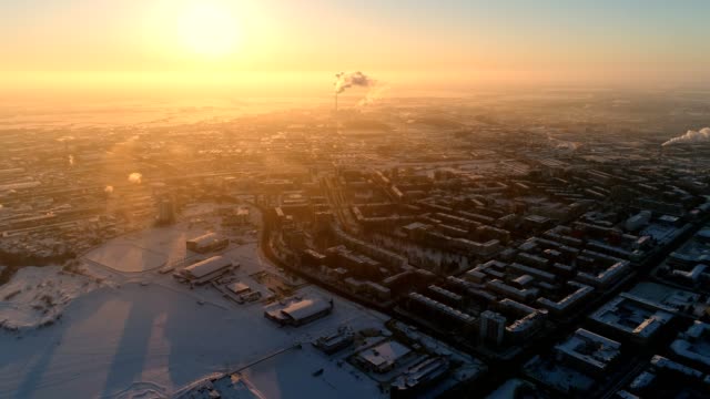 Industriegebiete-und-Wohngebiete-der-Yoshkar-Ola-im-Winter.-Luftbild