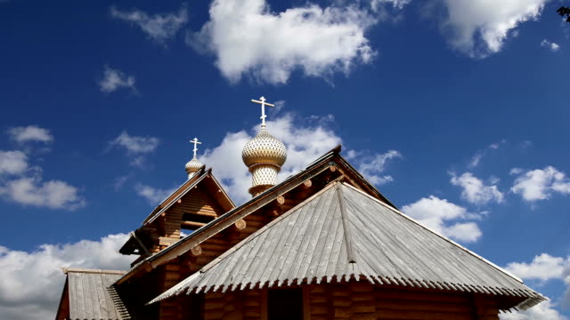 Moderne-hölzerne-orthodoxe-Kirche-in-Moskau,-Russland