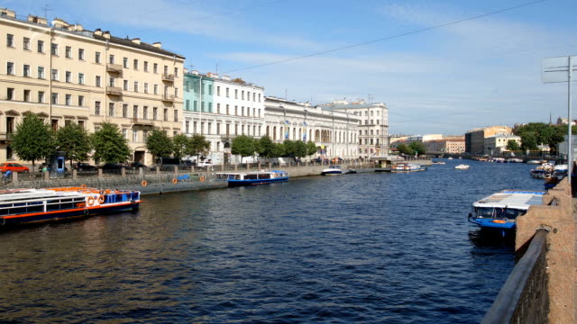 Fontanka-Fluss-in-den-sonnigen-Sommertag---St.-Petersburg,-Russland