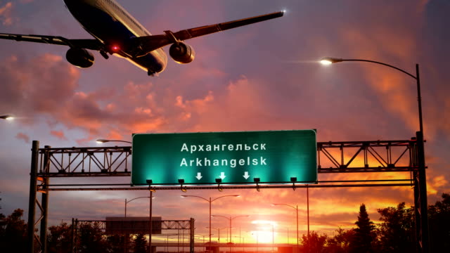 Avión-aterrizando-Arkhangelsk-durante-un-maravilloso-amanecer
