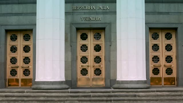 La-casa-del-parlamento-de-Ucrania.-Elecciones-a-Verkhovna-Rada-antecedentes.-Vista-desde-arriba-en-la-calle-hrushevsky