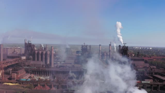 Rauch,-Staub,-Smog-aus-einer-metallurgischen-Anlage
