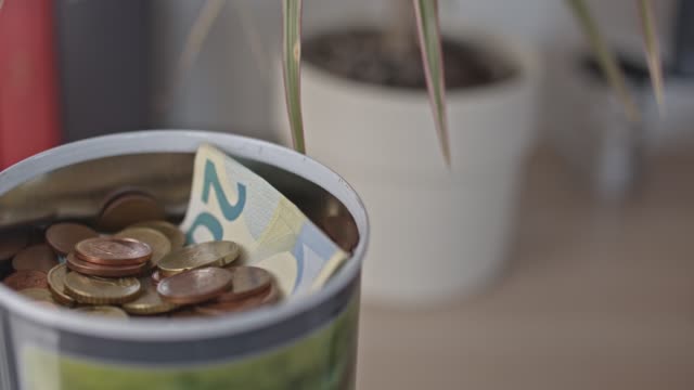 Piggy-bank-with-coins-and-notes-close-up