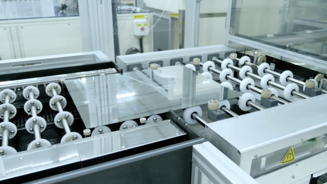 Mobile-Phone-Touch-Screen-LCD-Glass-Production.