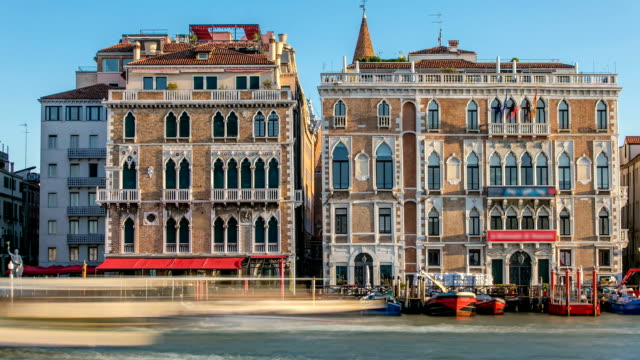 Palazzo-Giustinian-en-el-timelapse-de-la-Gran-Canal,-Venecia,-Italia
