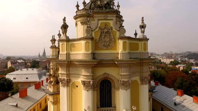 Luftbild-vom-St.-fliegen-über-Kathedrale-von-Jura-St.-Georgenkirche---griechisch-katholische-Kathedrale.-Ukraine
