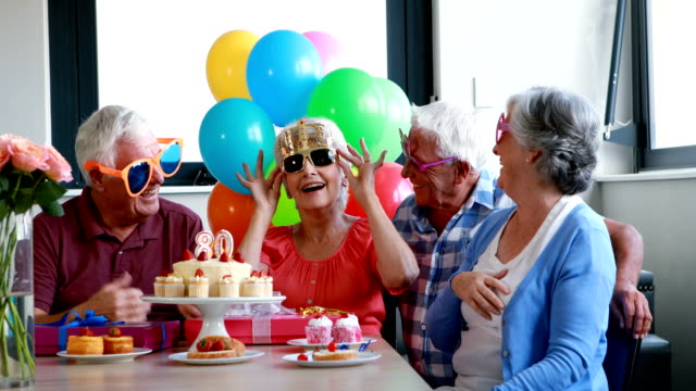 Senioren-Geburtstags-Party-feiern
