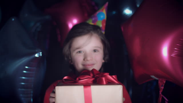 4k-Party-Birthday-Child-Holding-Present-and-Focus-Changes