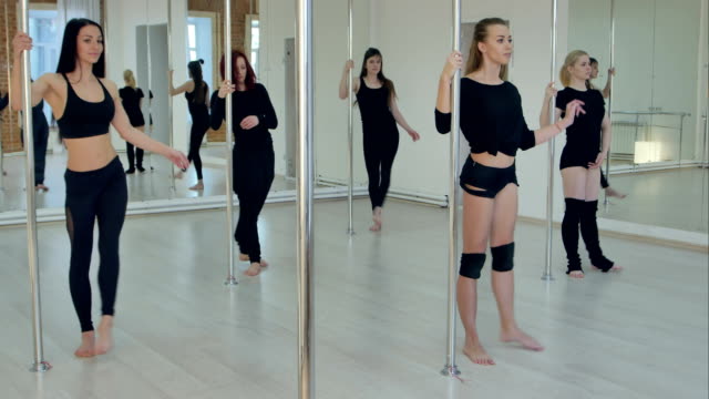 Women-doing-stretching-in-pole-dance-club