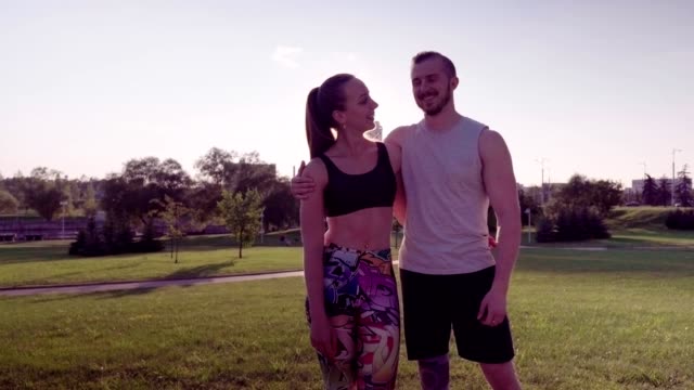 Fitness-man-and-woman-in-a-city-park