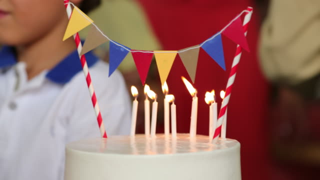 Birthday-cake-at-children-party