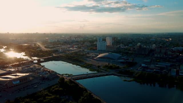 Vista-aérea-del-dique-principal-de-la-ciudad-de-Chelyabinsk,-Rusia