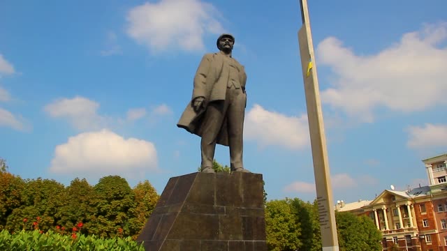 Leninplatz-Statue-Donezk-Ukraine