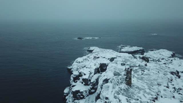 Old-lighthouse.-Shore-Barents-Sea.-Kola-Peninsula.-Arctic-Ocean-winter-landscape