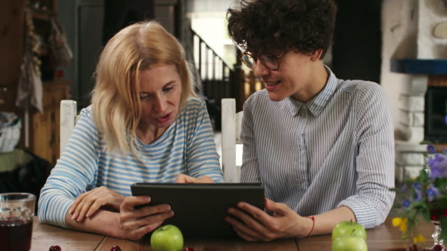 Two-Women-with-Tablet