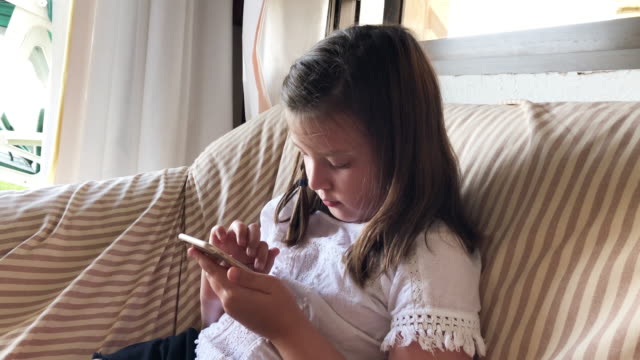 Little-girl-using-smartphone