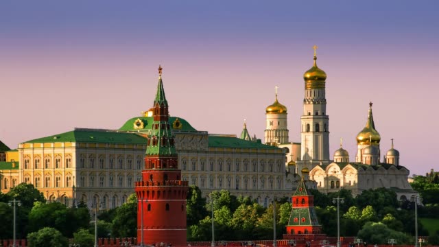 Torres-rojas-del-Kremlin-de-Moscú.-Rusia.
