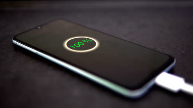 Modern-Smartphone-Battery-Quick-Charging