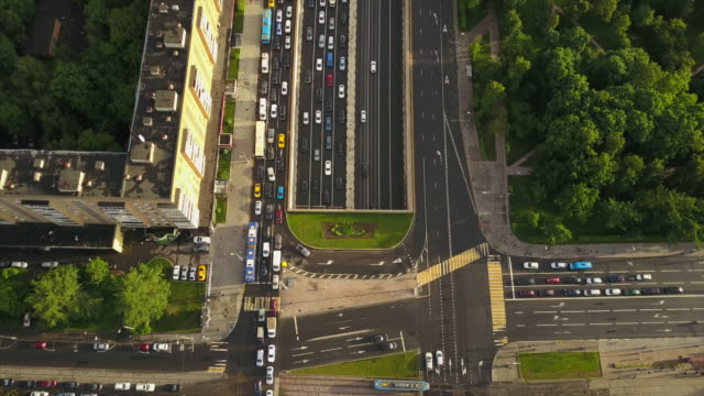 Russland-sonnigen-Tag-Moskau-Stadt-Verkehr-Prospekt-Mira-Kreuzung-Antenne-nach-unten-Ansicht-Panorama-4k