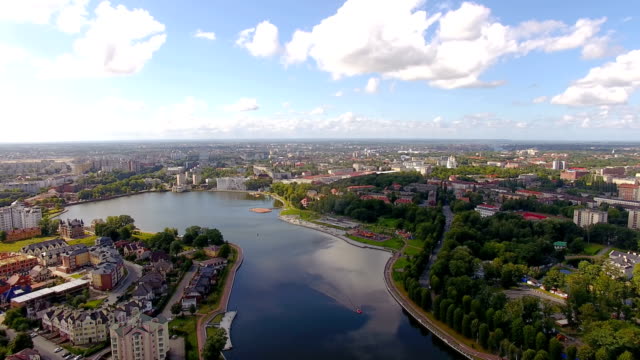 Antenne:-Upper-Lake-von-Kaliningrad-im-Sommer