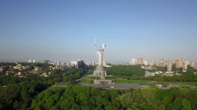 Monumento-de-Drone-Video-de-la-madre-patria-en-Kiev,-Ucrania