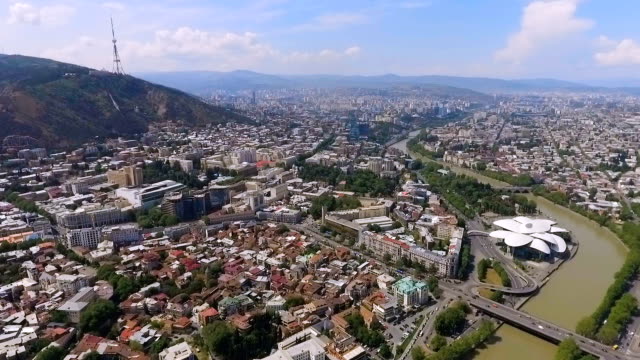 Wohngebiet-in-Metropole,-Mietwohnungen-für-Touristen,-Luftbild