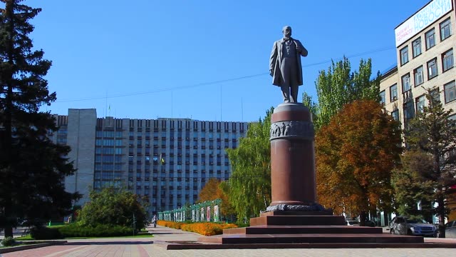 Stadt-Regierung-Bldg-TARAS-SCHEWTSCHENKO---Donezk-Ukraine
