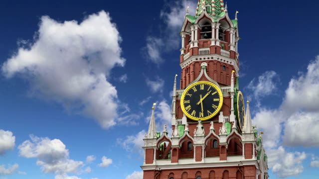 Spasskaya-Tower-against-the-sky.-Moscow-Kremlin,-Russia