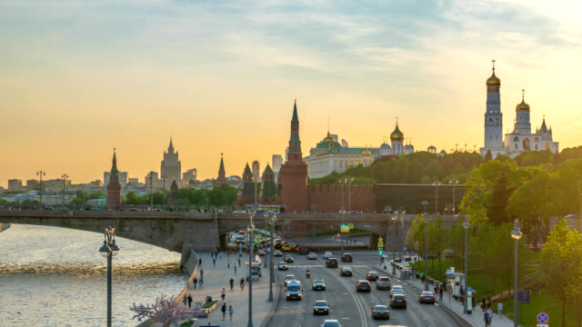 Moskau-Russland-Zeitraffer-4K,-Stadt-Skyline-Sonnenuntergang-Zeitraffer-am-Kreml-Palast-Roten-Platz-und-Moskau-Fluss
