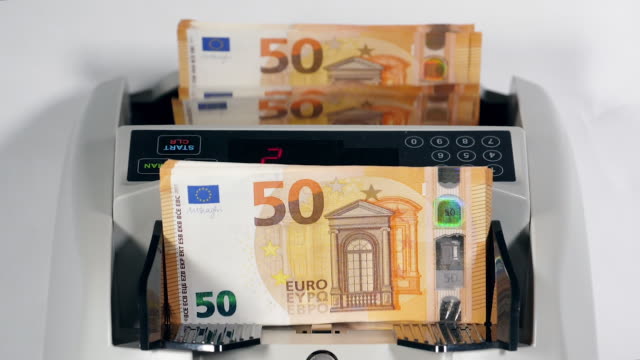 Automated-counter-checks-freshly-printed-euros.