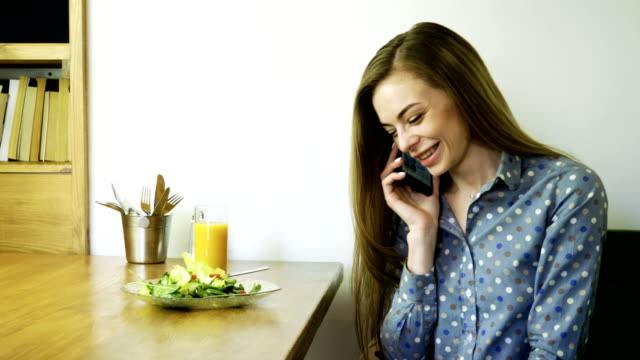 Beautiful-woman-using-mobile-phone-in-modern-cafe,-talking-on-the-cell-phone.-4K