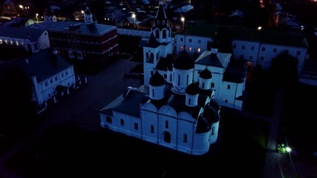Spaso-Preobrazhensky-Kloster-in-Murom-am-Abend