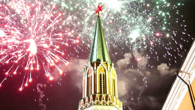Fireworks-over-the-Moscow-Kremlin,-Russia