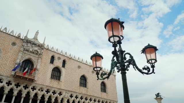 Fassade-des-berühmten-Dogenpalast-in-Venedig.-Keine-Menschen