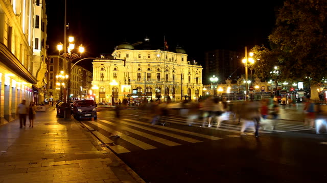 Nightlife-of-Spanish-city-of-Bilbao,-road-near-Arriaga-theater,-time-lapse