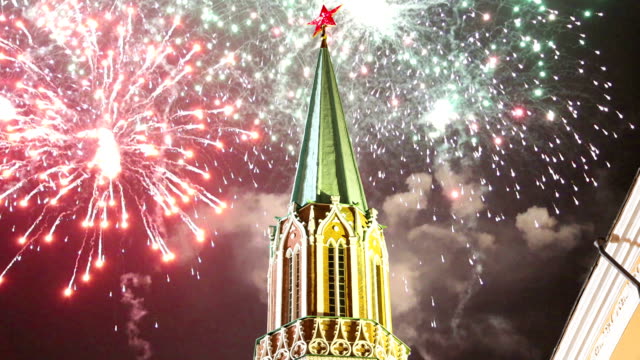 Fireworks-over-the-Moscow-Kremlin,-Russia