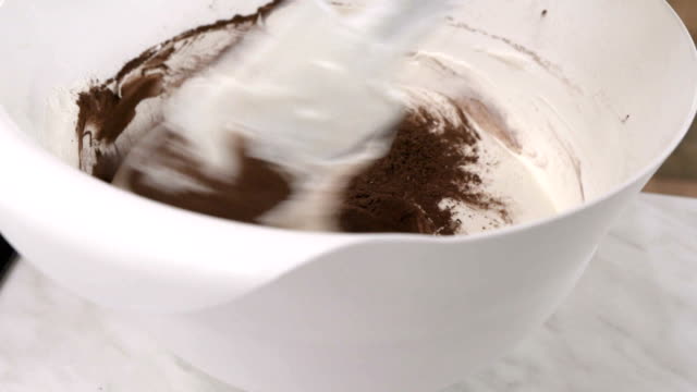 Chef-mix-cream-and-cacao