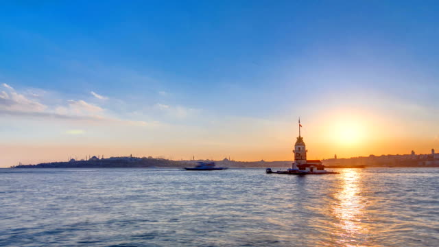 Jungfrauen-Turm-mit-schönen-Sonnenuntergang-Zeitraffer-in-Istanbul,-Türkei,-Kiz-Kulesi-Turm