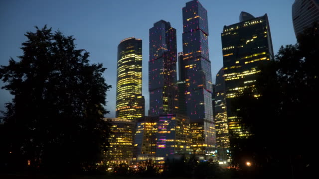 Internacional-negocios-centro-ciudad-de-rascacielos-en-la-noche