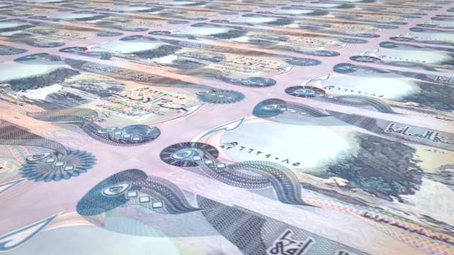 Banknoten-von-5-000-Dinar-Irak-Rollen,-Bargeld,-Schleife