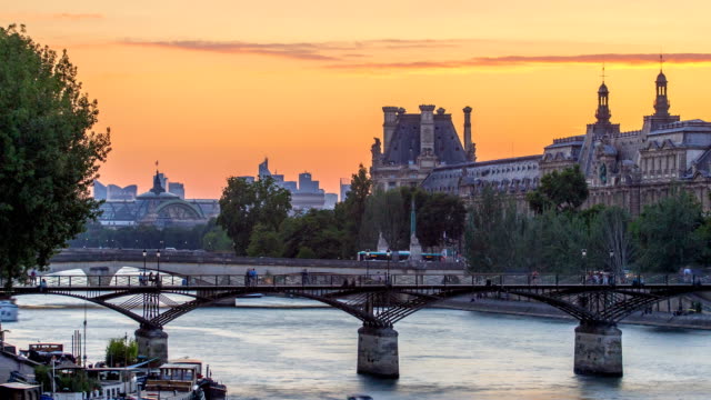 View-on-Pont-des-Arts-in-Paris-at-sunset-timelapse,-France