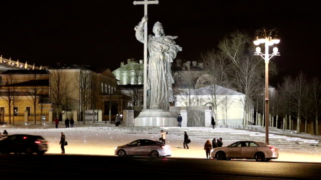 Christmas-(New-Year)-holidays-illumination-and-Monument-to-Holy-Prince-Vladimir-the-Great-on-Borovitskaya-Square-in-Moscow-near-the-Kremlin,-Russia