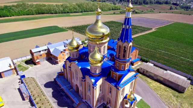 Vista-de-monasterio-ortodoxo-del-aire-de-Ucrania