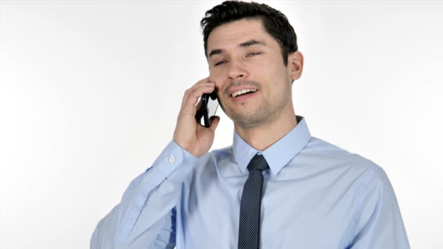 Geschäftsmann-am-Smartphone-mit-Kunden-sprechen