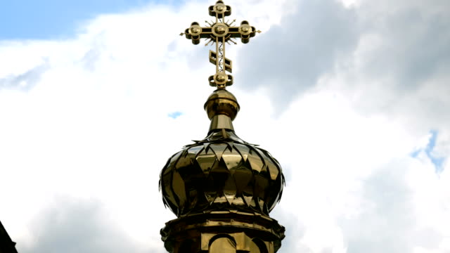 Kreuz-auf-der-Kuppel-in-der-orthodoxen-Kirche.