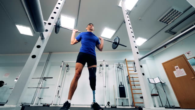 Squatting-with-a-bar-of-a-man-with-a-prosthetic-leg