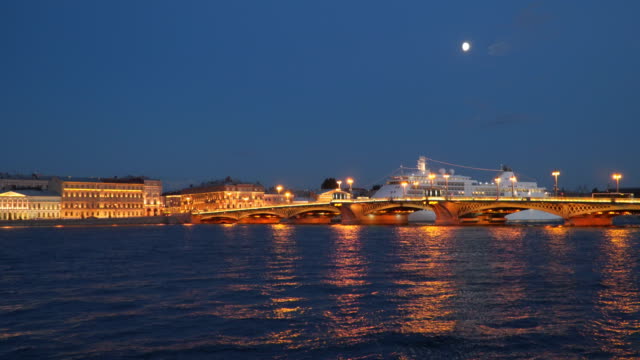 The-Annunciation-Bridge-and-the-Cruise-Liner.-Night