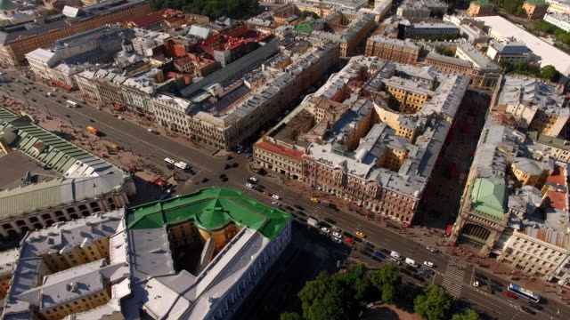 Fliegen-über-der-Stadt-Zentrum-von-St.-Petersburg