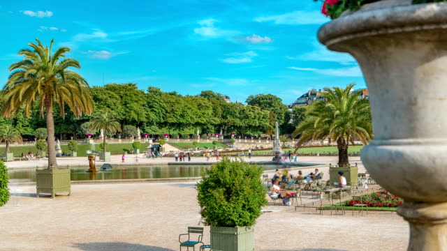 Die-schöne-Aussicht-auf-die-Timelapse-Jardin-du-Luxembourg-in-Paris,-Frankreich