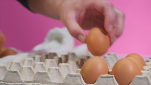 Eggs-are-stacked-in-a-tray